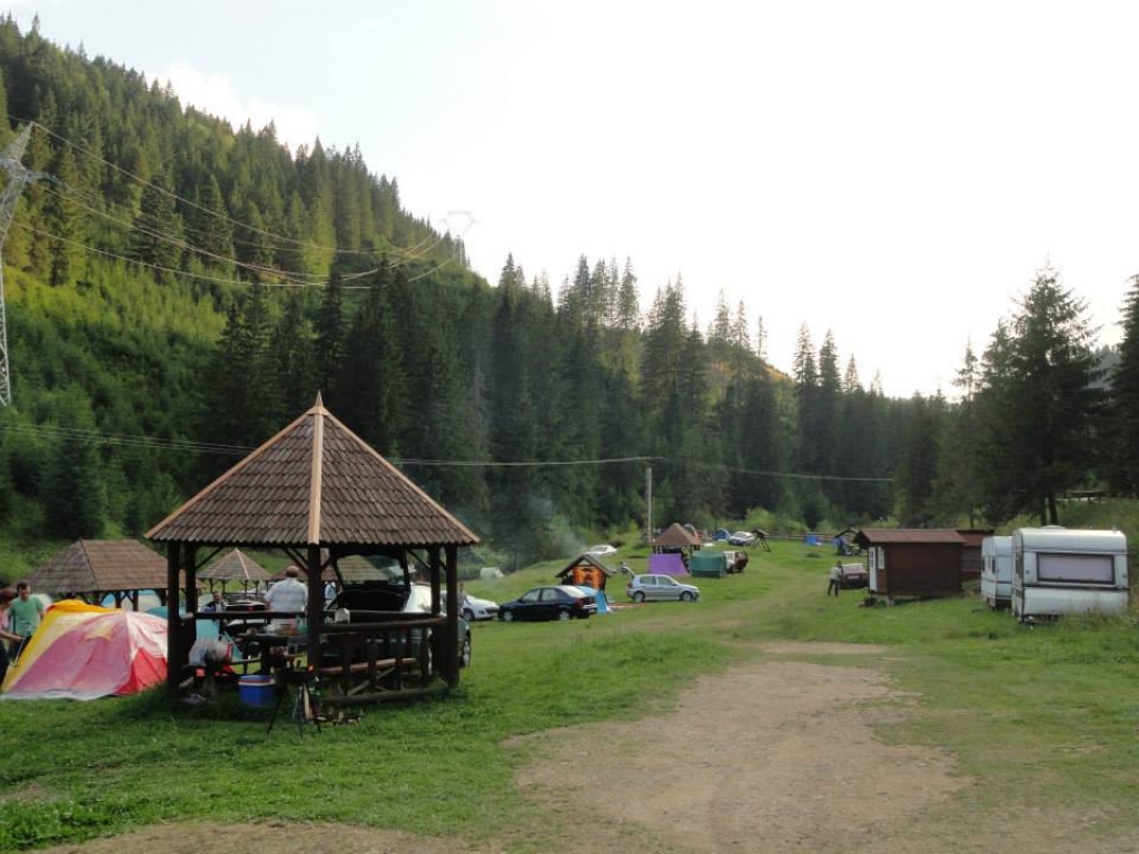 Camping Lacul Rosu